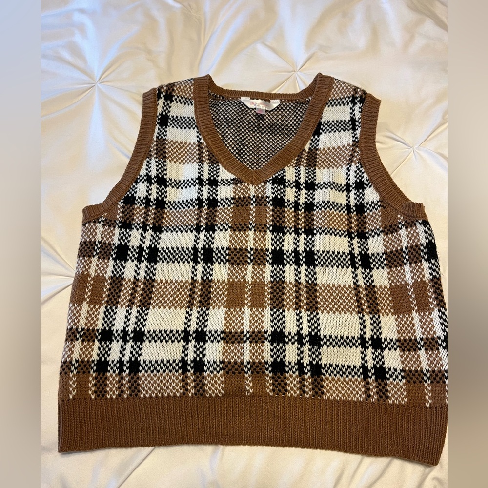 No Boundaries L sweater vest